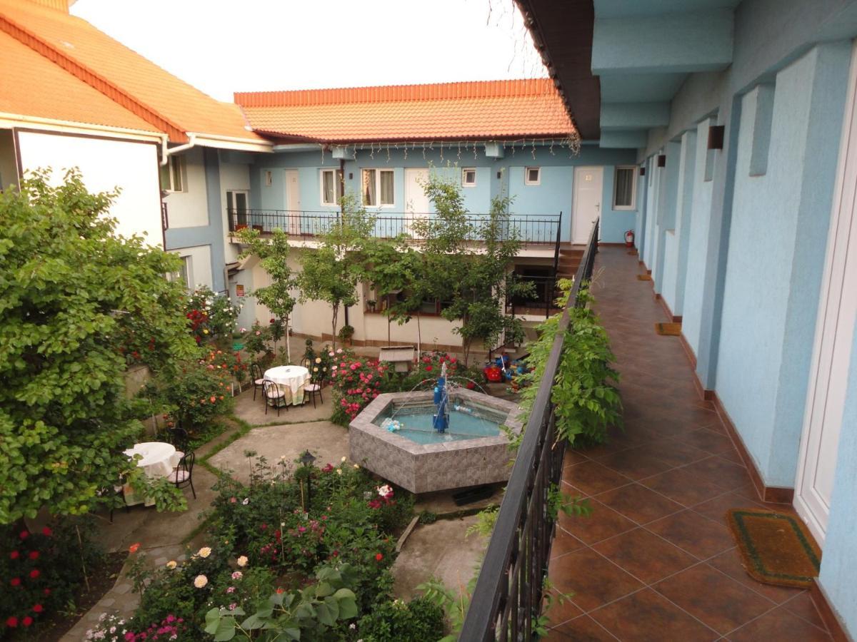 Hostel Tropical โดรเบตา-ตูร์นู เซเวริน ภายนอก รูปภาพ