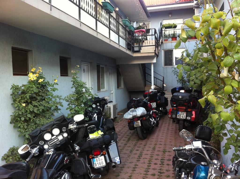 Hostel Tropical โดรเบตา-ตูร์นู เซเวริน ภายนอก รูปภาพ